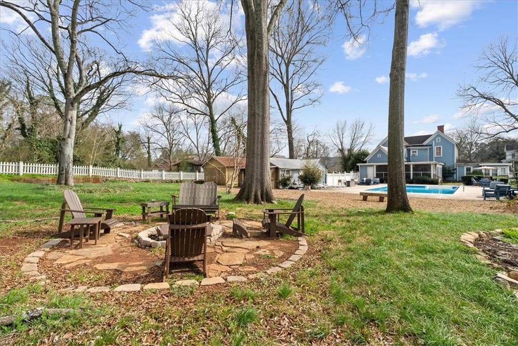 5 bedroom, 5 bathroom, 3,987 sq ft single family residence for sale at 38 Alabama Street, Cave Spring, GA 30124 — photo 4