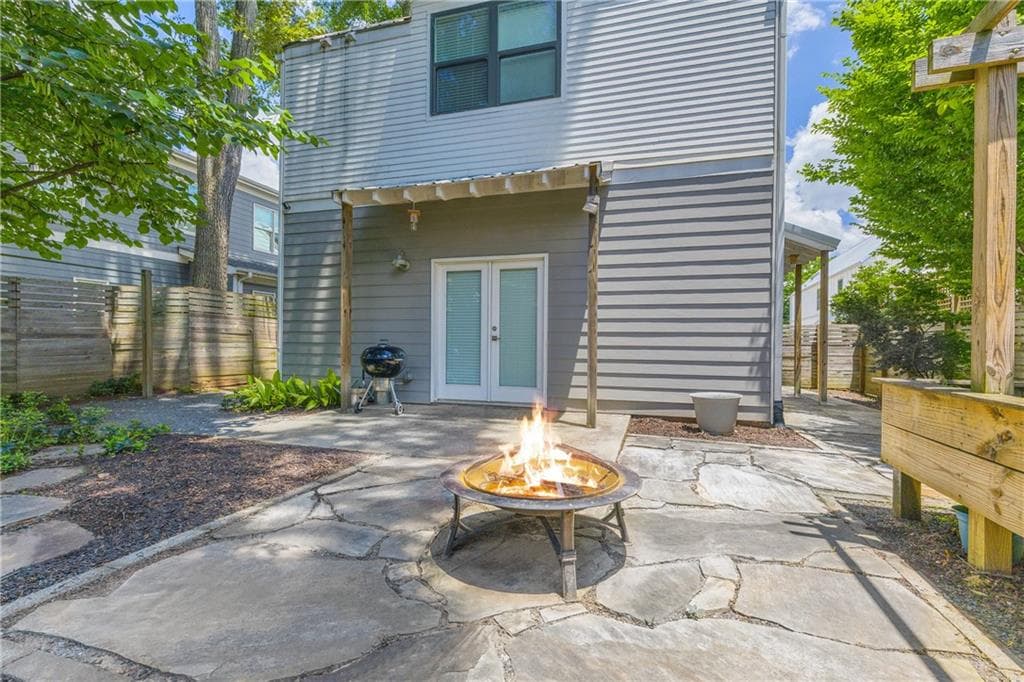 3 bedroom, 3 bathroom, 1,924 sq ft townhouse sold at 183 Cleveland B, Atlanta, GA 30316