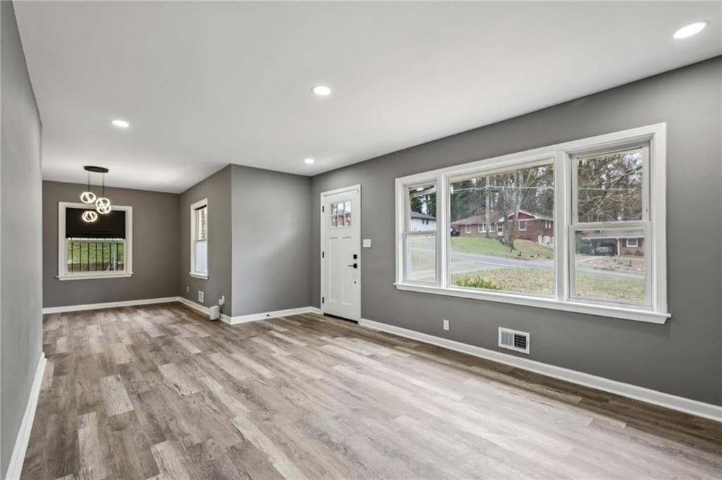 3 bedroom, 2 bathroom, 1,588 sq ft single family residence under contract at 2052 Brannen Road, Atlanta, GA 30316 — photo 4