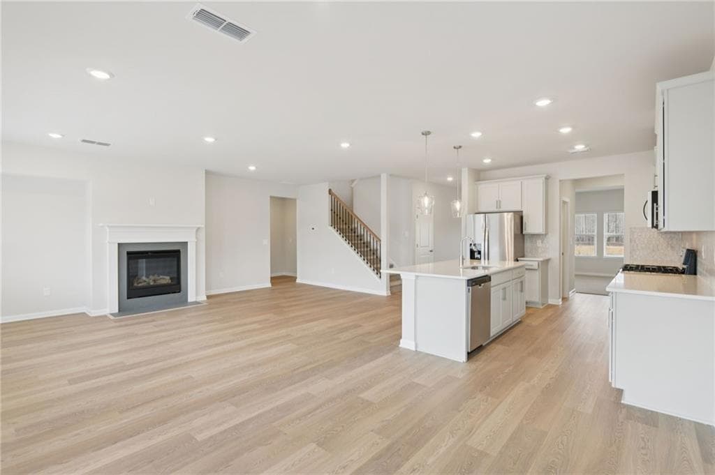 5 bedroom, 3 bathroom, 2,950 sq ft single family residence under contract at 213 Soseby Lake Lane, Grayson, GA 30017 — photo 5