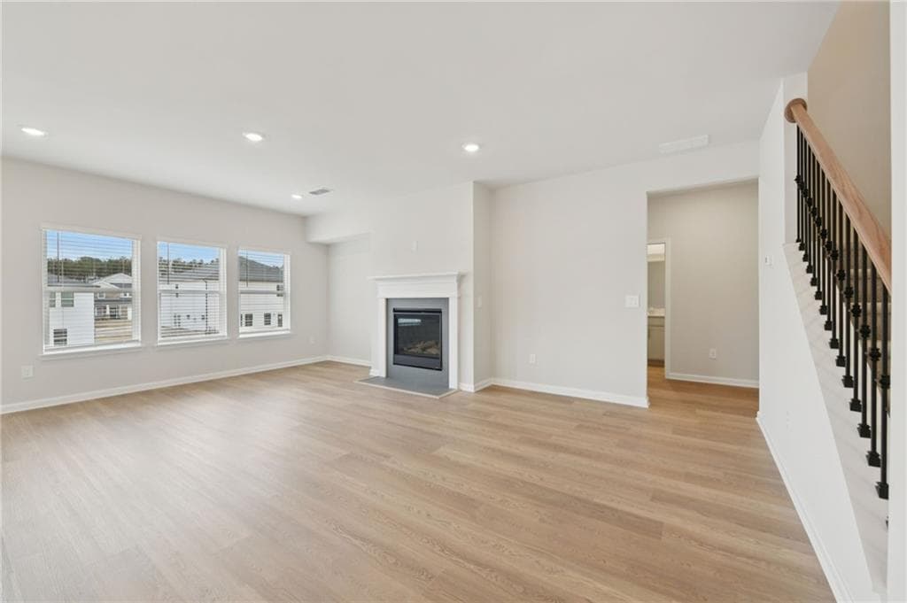 5 bedroom, 3 bathroom, 2,950 sq ft single family residence under contract at 213 Soseby Lake Lane, Grayson, GA 30017 — photo 6