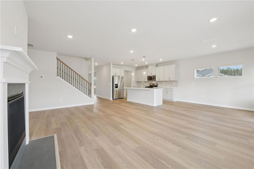 5 bedroom, 3 bathroom, 2,950 sq ft single family residence under contract at 213 Soseby Lake Lane, Grayson, GA 30017 — photo 9