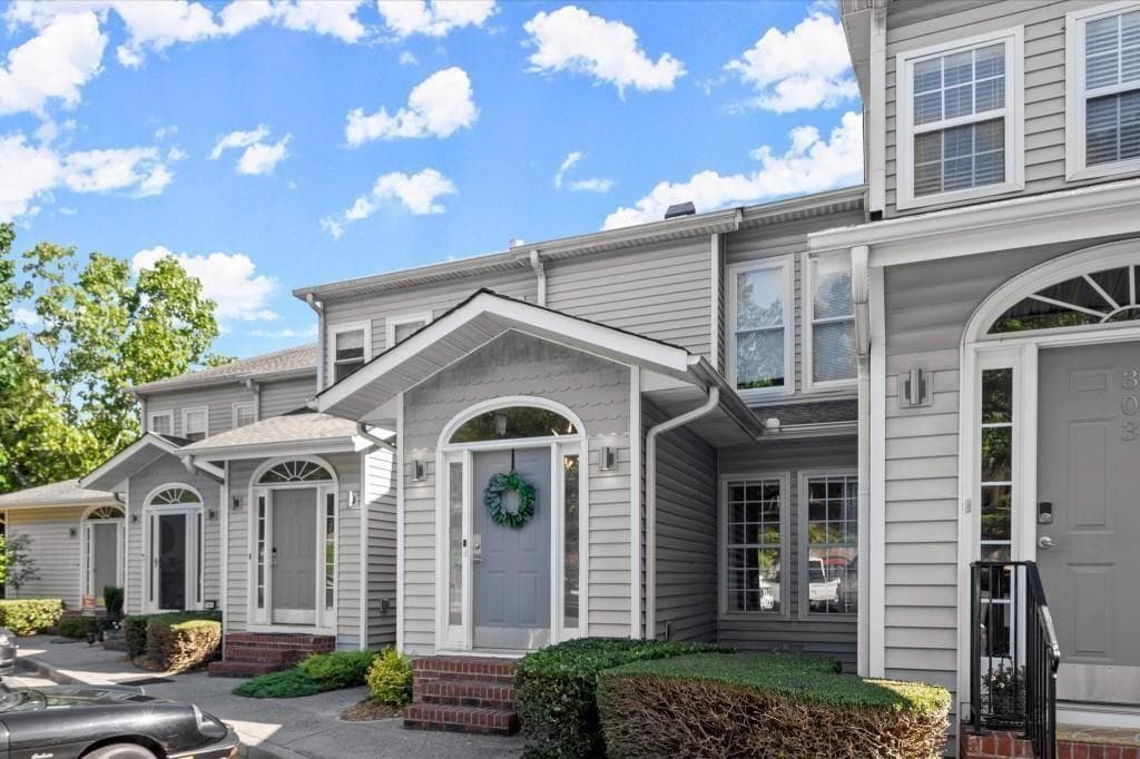2 bedroom, 2 bathroom, 1,446 sq ft condominium for sale at 2300 Habersham Marina Road 102, Cumming, GA 30041 — photo 4
