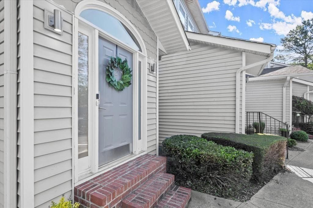 2 bedroom, 2 bathroom, 1,446 sq ft condominium for sale at 2300 Habersham Marina Road 102, Cumming, GA 30041 — photo 5