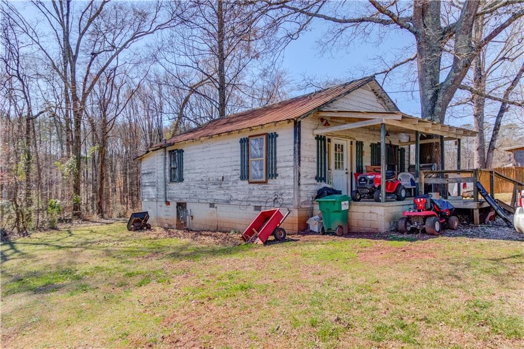 2 bedroom, 1 bathroom, 768 sq ft single family residence sold at 382 Dixie Red Avenue, Jefferson, GA 30549
