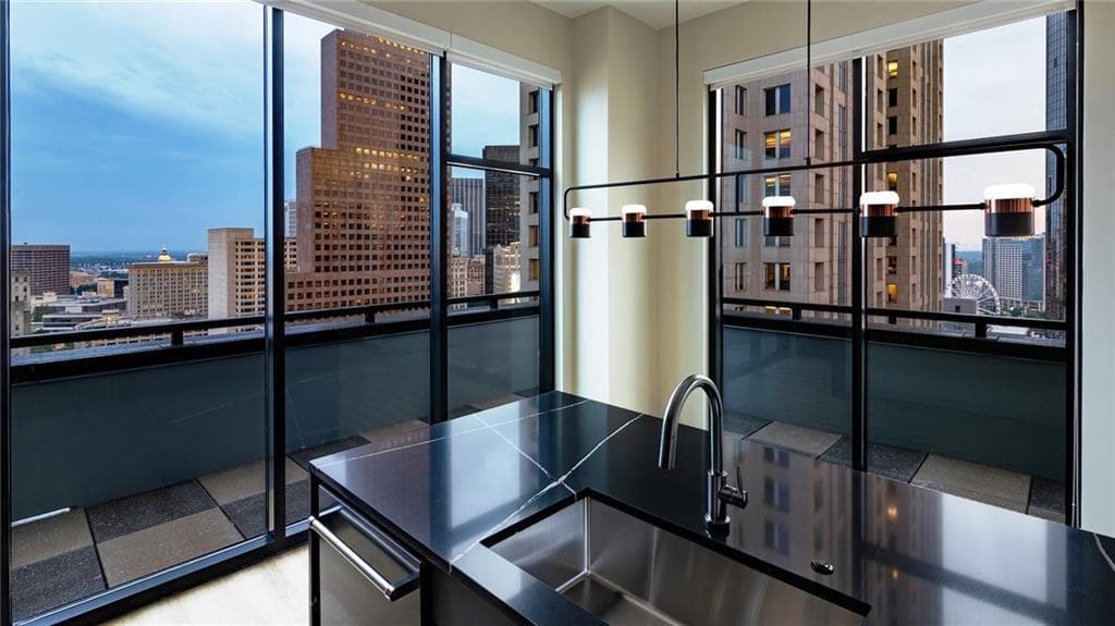 1 bedroom, 1 bathroom, 619 sq ft apartment for rent at 161 Peachtree Center Avenue 1x1, Atlanta, GA 30312 for $1,745 a month — photo 6