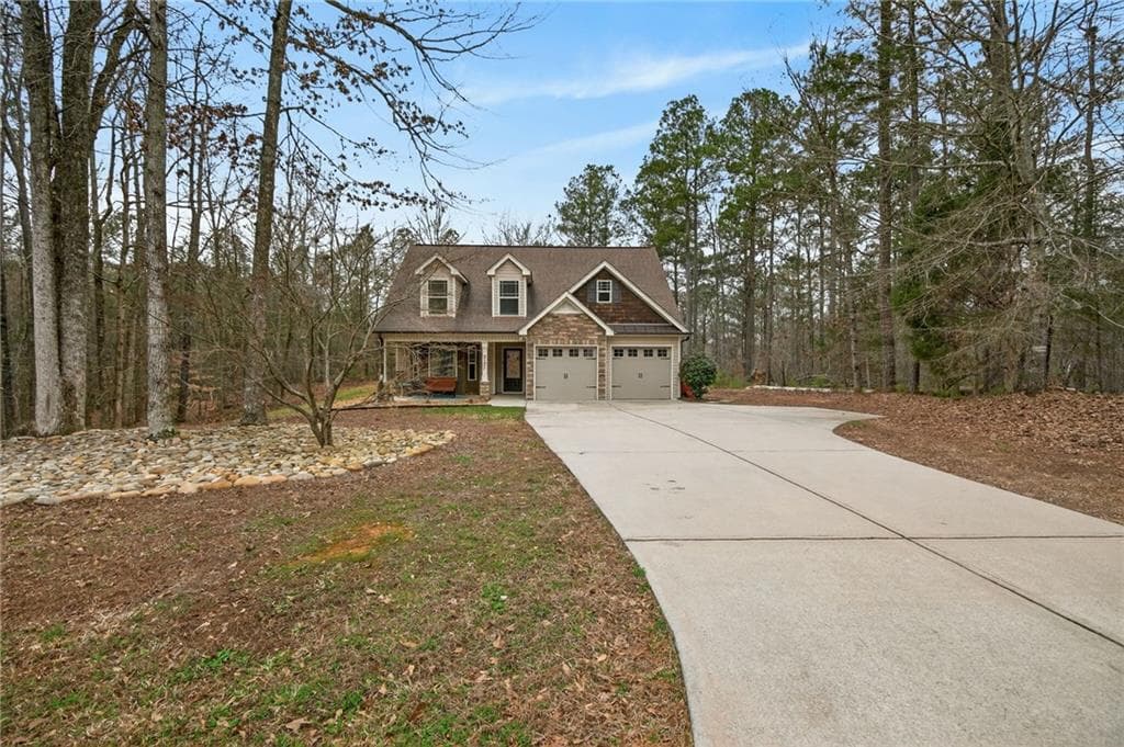 3 bedroom, 3 bathroom, 2,147 sq ft single family residence sold at 3131 Sweetbriar Drive, Villa Rica, GA 30180