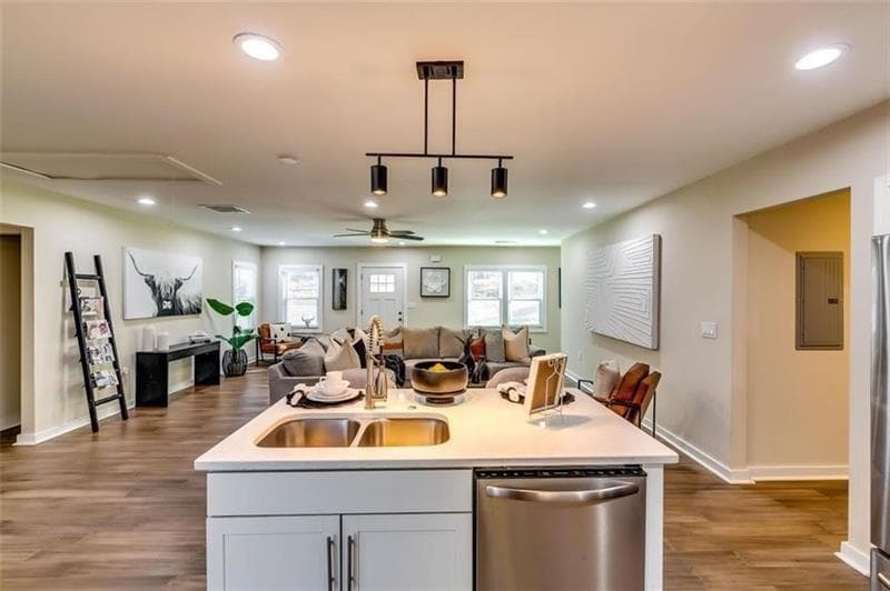 4 bedroom, 2 bathroom, 1,662 sq ft single family residence for sale at 1271 Byewood Lane, Atlanta, GA 30310 — photo 7