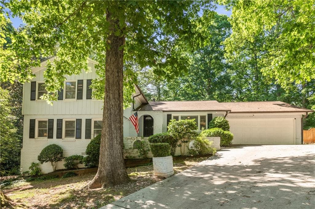 4 bedroom, 4 bathroom, 2,533 sq ft single family residence for sale at 3307 Pointe Bleue Court, Decatur, GA 30034 — photo 3