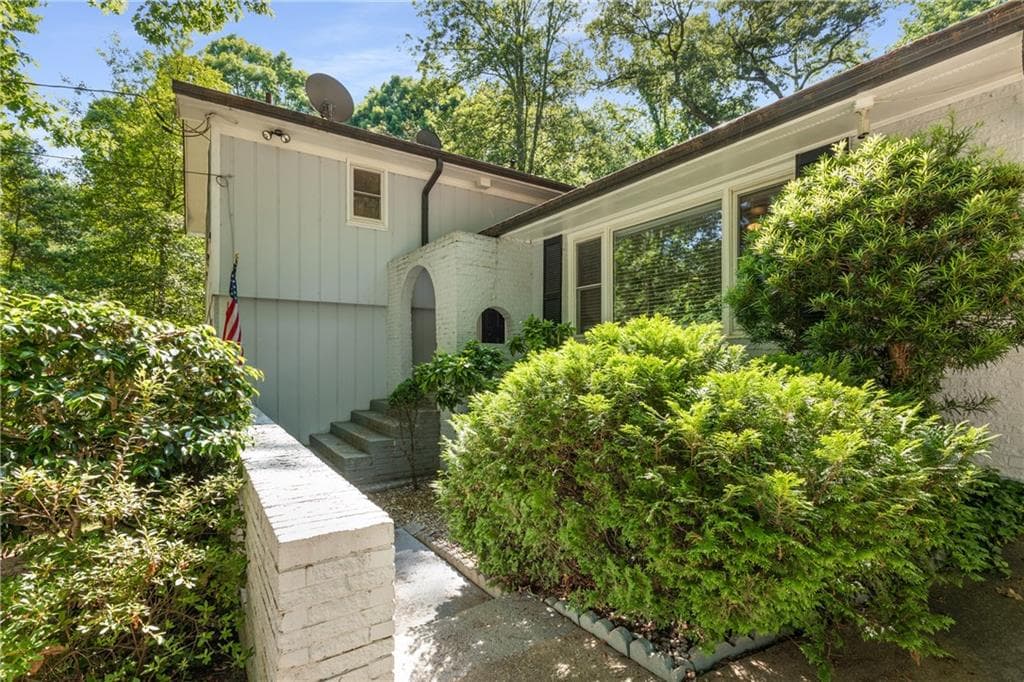 4 bedroom, 4 bathroom, 2,533 sq ft single family residence for sale at 3307 Pointe Bleue Court, Decatur, GA 30034 — photo 4