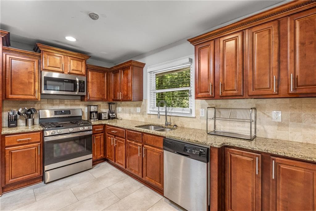 4 bedroom, 4 bathroom, 2,533 sq ft single family residence for sale at 3307 Pointe Bleue Court, Decatur, GA 30034 — photo 10