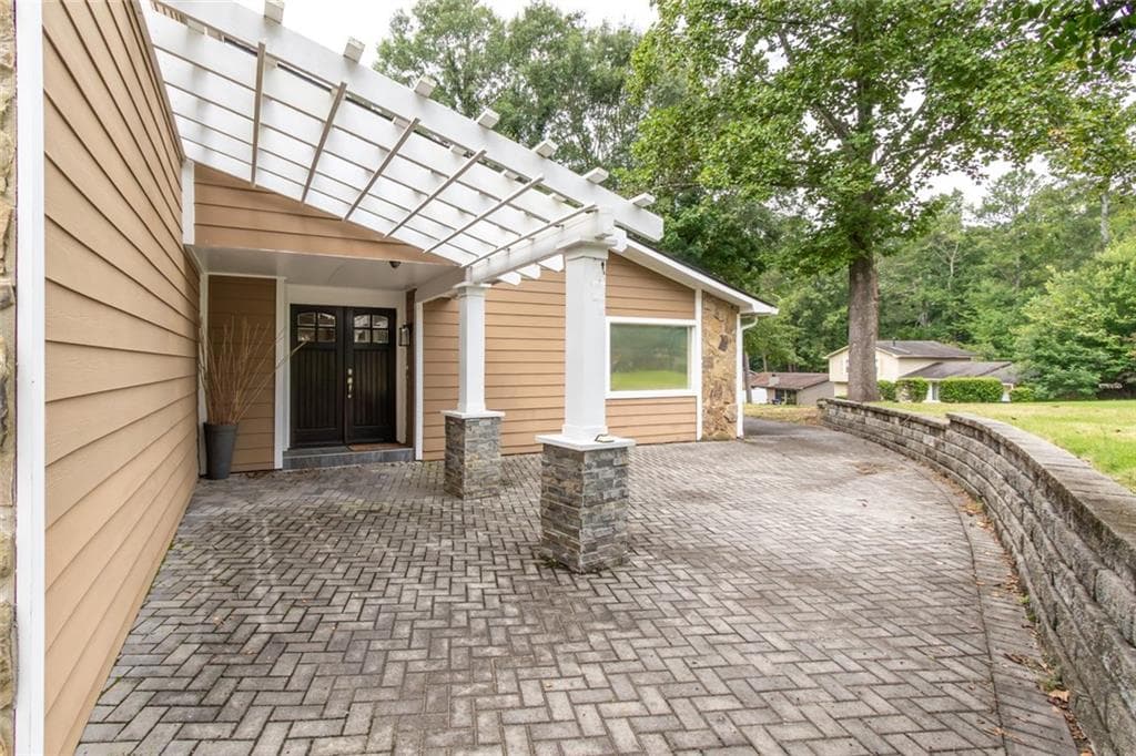 1050 Terramont Drive, Roswell, GA 30076 — most recent listing photo