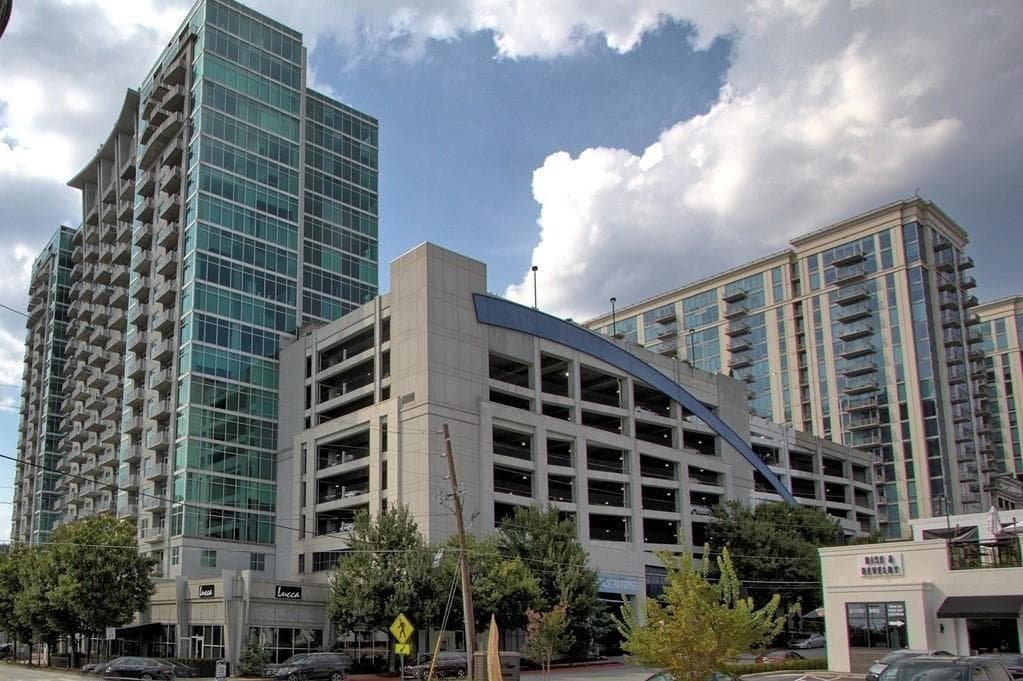 1 bedroom, 1 bathroom, 827 sq ft condominium for sale at 250 Pharr Road 601, Atlanta, GA 30305 — photo 2