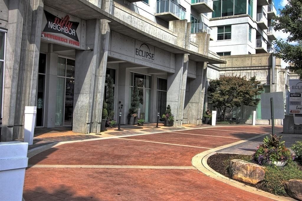 1 bedroom, 1 bathroom, 827 sq ft condominium for sale at 250 Pharr Road 601, Atlanta, GA 30305 — photo 3