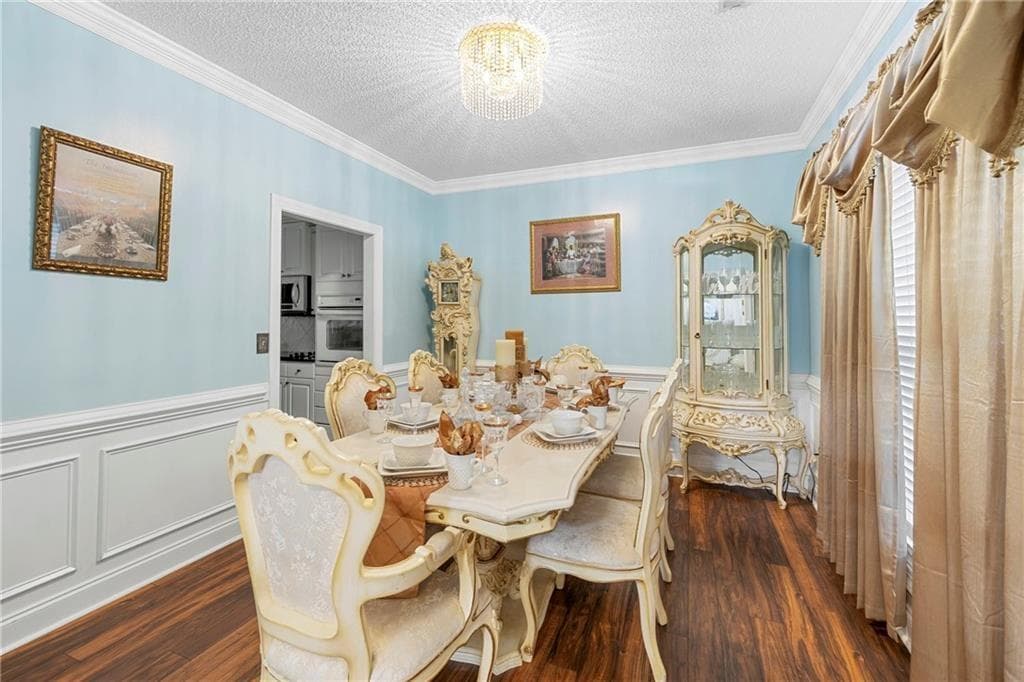 5 bedroom, 3 bathroom, 2,829 sq ft single family residence for sale at 2104 Crest Wood Drive, Conyers, GA 30094 — photo 4