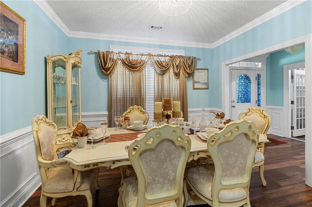 5 bedroom, 3 bathroom, 2,829 sq ft single family residence for sale at 2104 Crest Wood Drive, Conyers, GA 30094 — photo 5