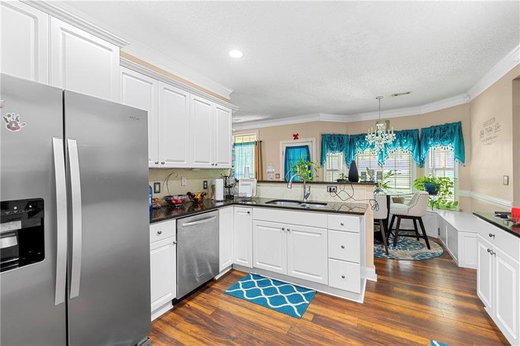 5 bedroom, 3 bathroom, 2,829 sq ft single family residence for sale at 2104 Crest Wood Drive, Conyers, GA 30094 — photo 6