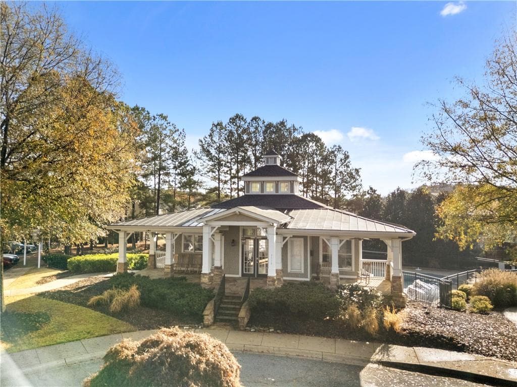 5 bedroom, 4 bathroom, 2,359 sq ft townhouse for sale at 3669 Chattahoochee Summit Drive 17, Atlanta, GA 30339 — photo 3