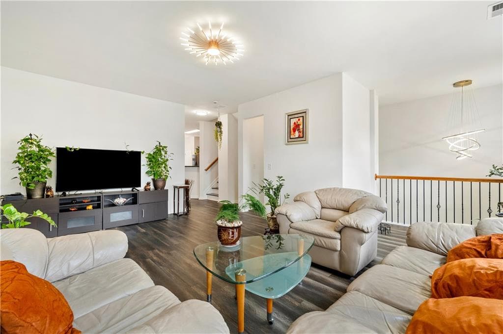 5 bedroom, 4 bathroom, 2,359 sq ft townhouse for sale at 3669 Chattahoochee Summit Drive 17, Atlanta, GA 30339 — photo 9