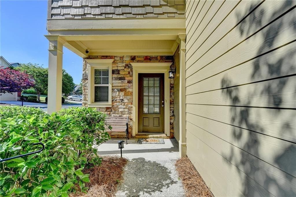 4 bedroom, 3 bathroom, 2,226 sq ft single family residence under contract at 2505 Thackery Court, Cumming, GA 30041 — photo 2