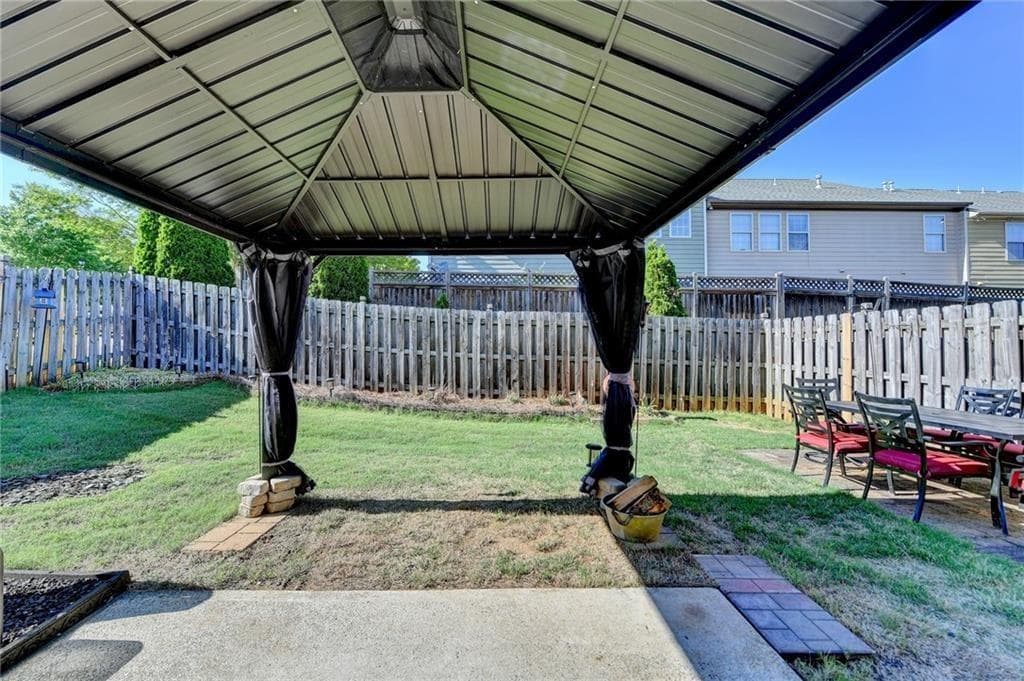4 bedroom, 3 bathroom, 2,226 sq ft single family residence under contract at 2505 Thackery Court, Cumming, GA 30041 — photo 5