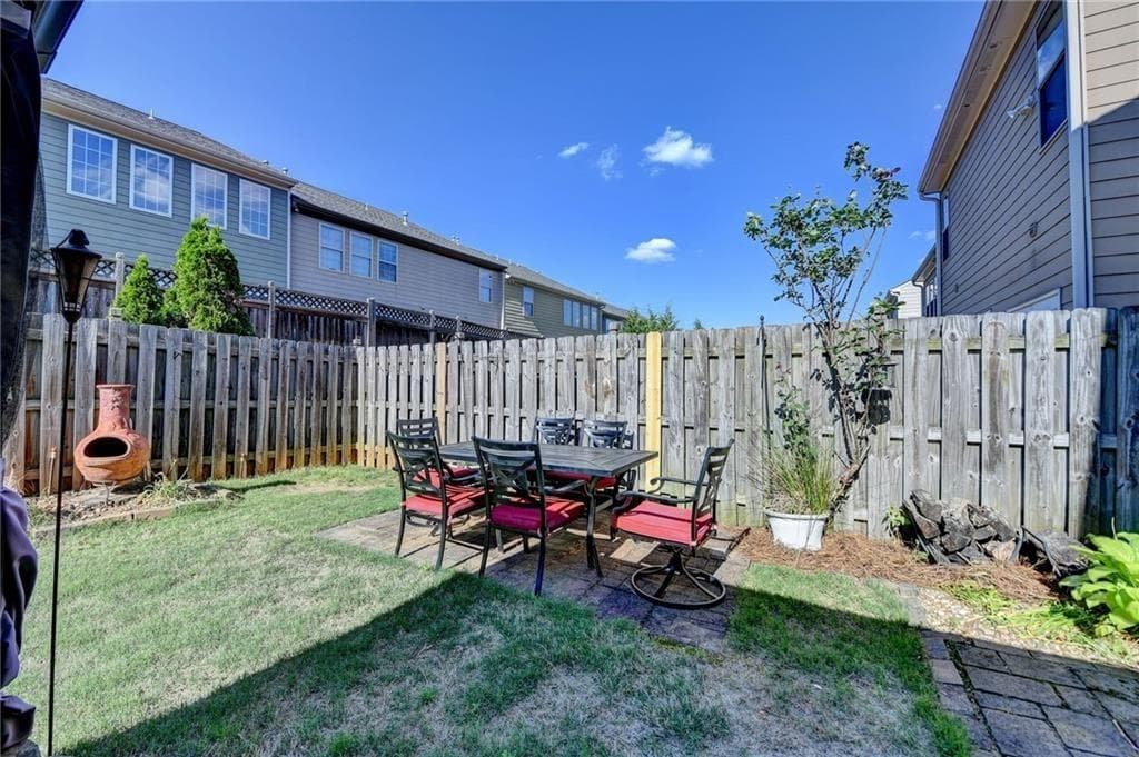 4 bedroom, 3 bathroom, 2,226 sq ft single family residence under contract at 2505 Thackery Court, Cumming, GA 30041 — photo 7