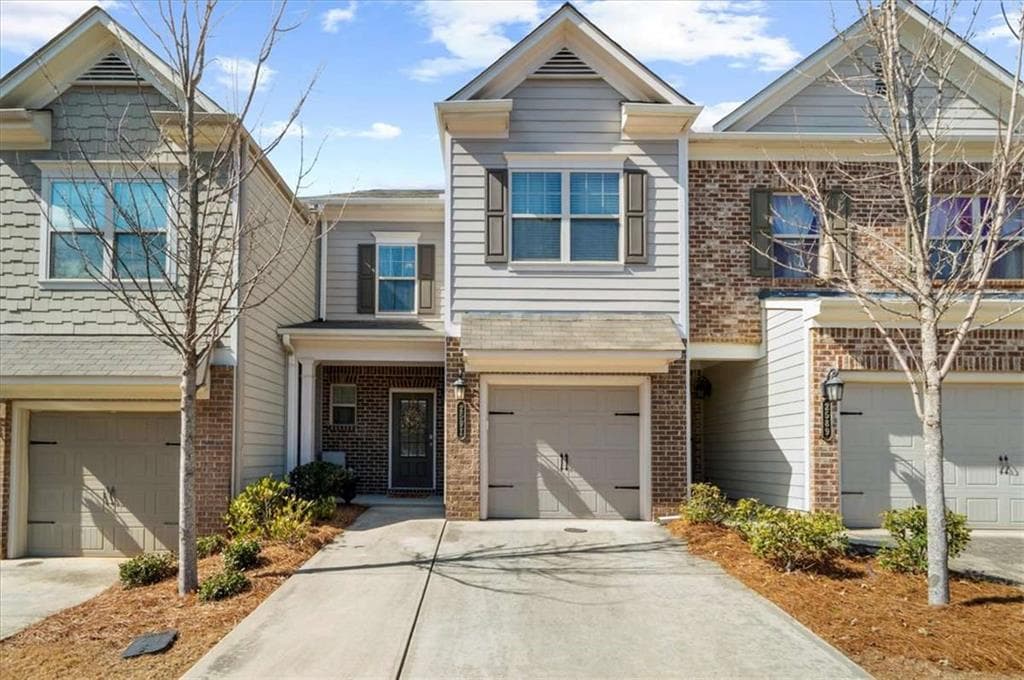 3 bedroom, 3 bathroom, 1,672 sq ft townhouse sold at 2591 Kenwood Glen Terrace, Atlanta, GA 30340