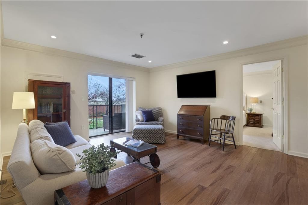 2 bedroom, 2 bathroom, 1,070 sq ft condominium for sale at 300 Johnson Ferry Road B206, Sandy Springs, GA 30328