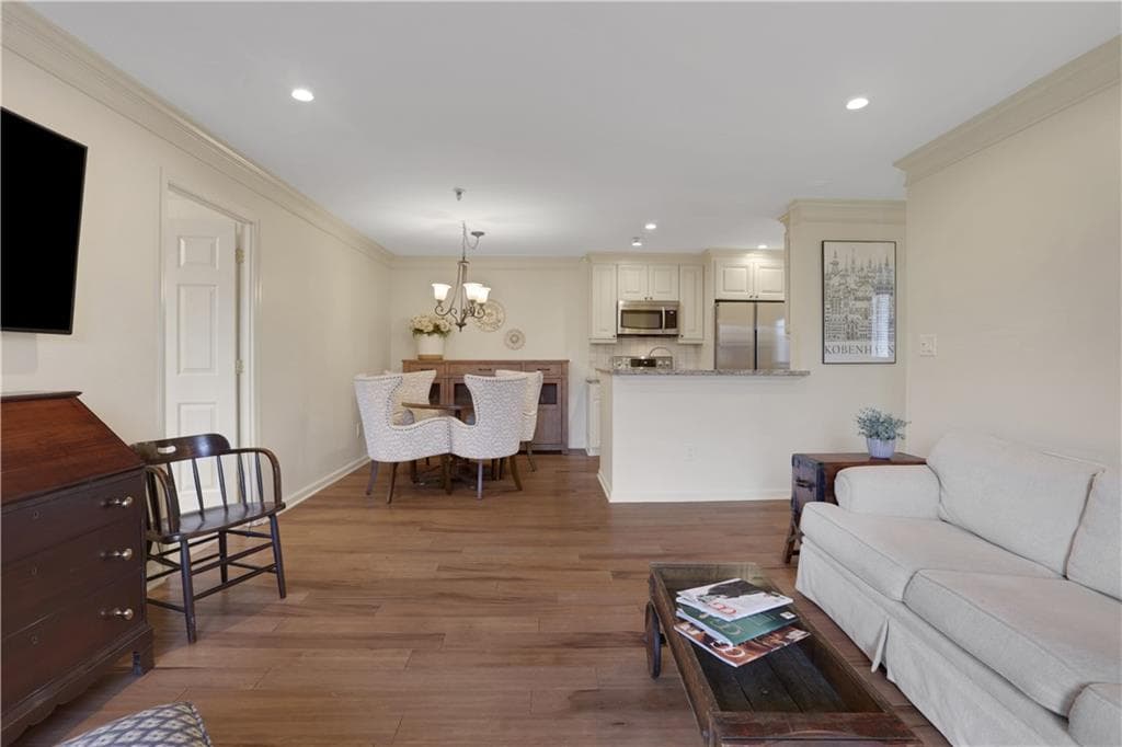 2 bedroom, 2 bathroom, 1,070 sq ft condominium for sale at 300 Johnson Ferry Road B206, Sandy Springs, GA 30328 — photo 5