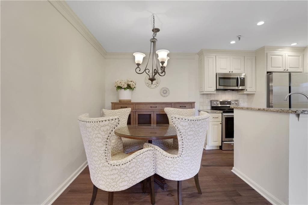 2 bedroom, 2 bathroom, 1,070 sq ft condominium for sale at 300 Johnson Ferry Road B206, Sandy Springs, GA 30328 — photo 7
