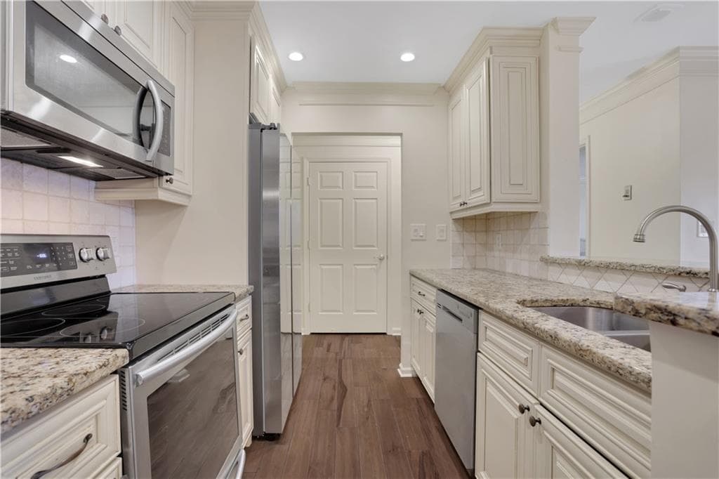 2 bedroom, 2 bathroom, 1,070 sq ft condominium for sale at 300 Johnson Ferry Road B206, Sandy Springs, GA 30328 — photo 10