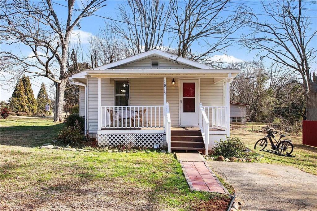 2 bedroom, 1 bathroom, 1,600 sq ft single family residence for sale at 1015 Jefferson Highway, Winder, GA 30680 — photo 2
