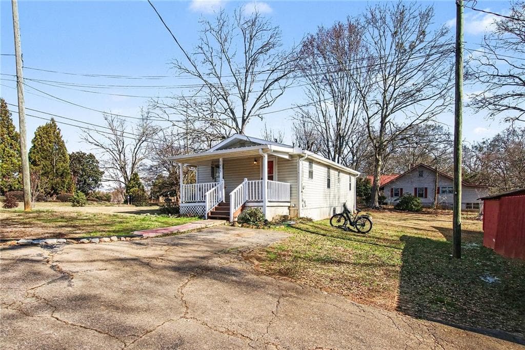 2 bedroom, 1 bathroom, 1,600 sq ft single family residence for sale at 1015 Jefferson Highway, Winder, GA 30680 — photo 3