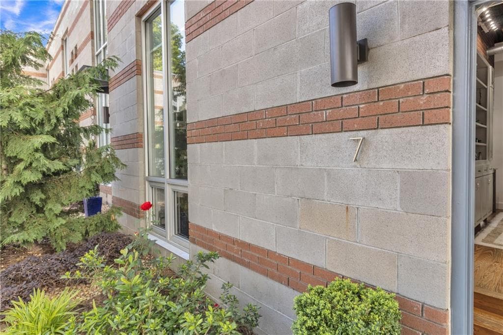 1 bedroom, 1 bathroom, 722 sq ft condominium for sale at 542 Ralph Mcgill Boulevard 7, Atlanta, GA 30312 — photo 2