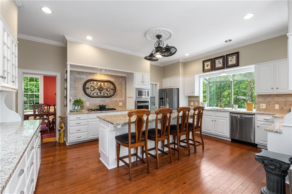 5 bedroom, 6 bathroom, 7,384 sq ft single family residence for sale at 9035 River Run, Atlanta, GA 30350 — photo 7