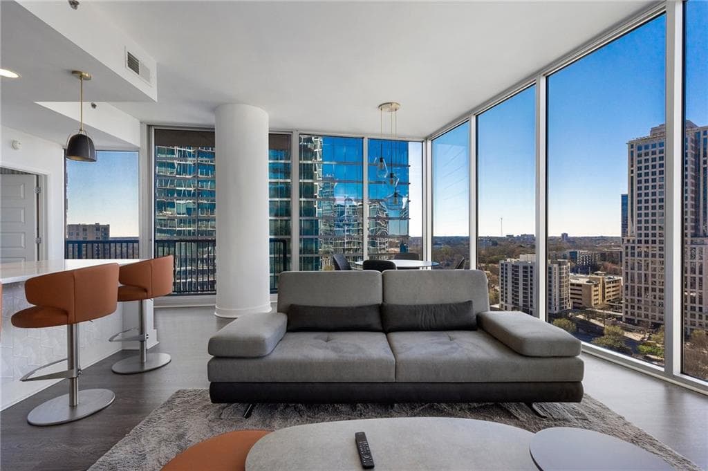 2 bedroom, 2 bathroom, 1,397 sq ft condominium sold at 1080 Peachtree Street 1610, Atlanta, GA 30309