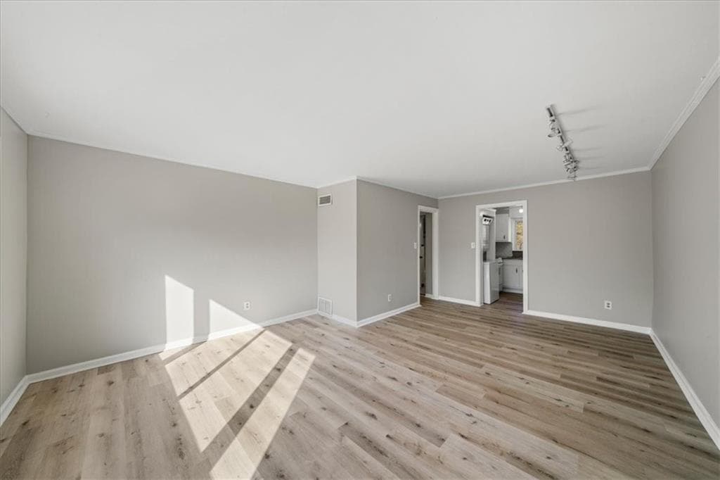 2 bedroom, 1 bathroom, 830 sq ft condominium for sale at 101 Ardmore Place 3, Atlanta, GA 30309 — photo 3