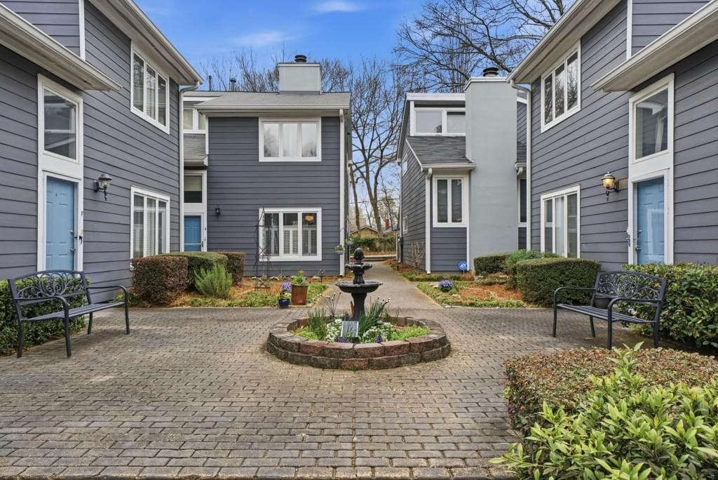 2 bedroom, 3 bathroom, 1,414 sq ft townhouse sold at 836 Saint Charles Avenue H, Atlanta, GA 30306