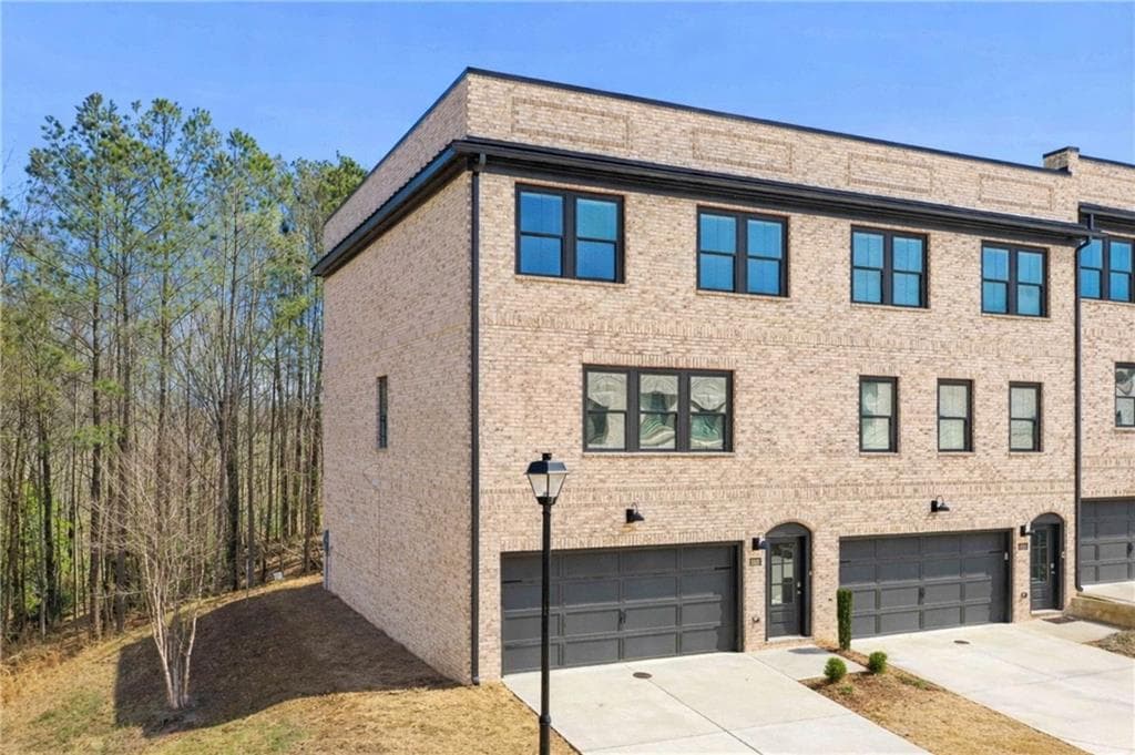 4 bedroom, 4 bathroom, 2,696 sq ft townhouse sold at 3302 Monarch Avenue, Duluth, GA 30096