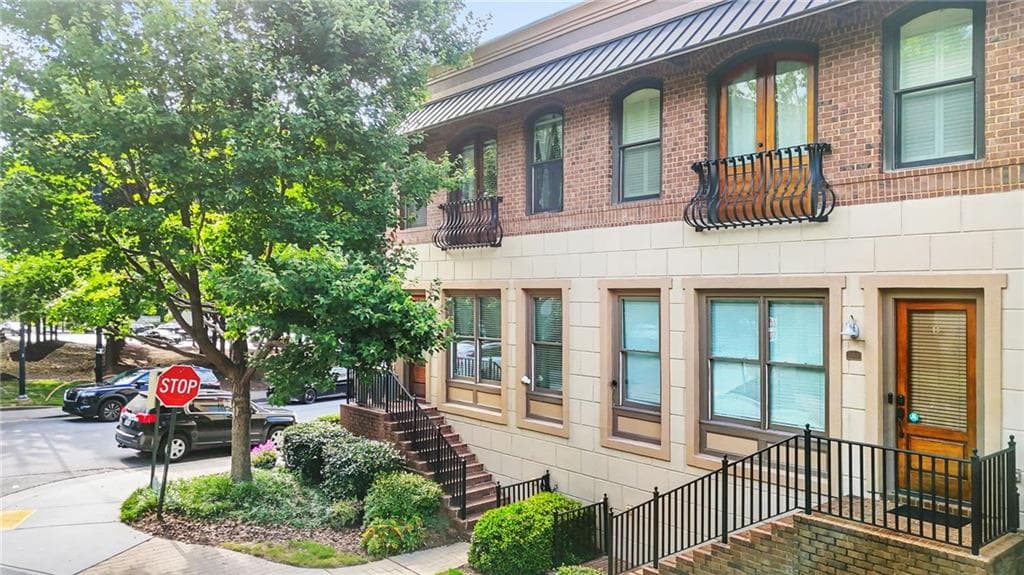 3 bedroom, 4 bathroom, 2,100 sq ft townhouse for sale at 385 15TH Street 6, Atlanta, GA 30363 — photo 3