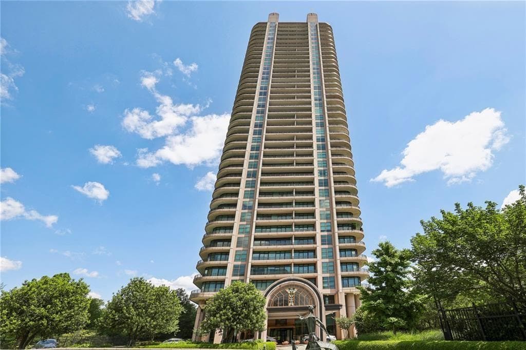 2 bedroom, 3 bathroom, 2,262 sq ft condominium for sale at 750 Park Avenue 6S, Atlanta, GA 30326