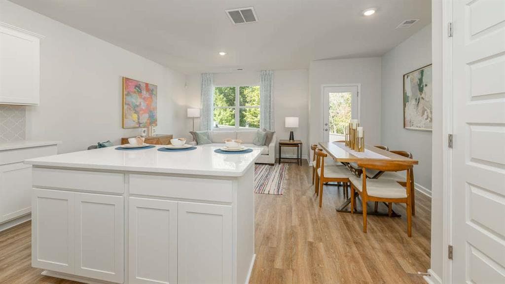 3 bedroom, 3 bathroom, 1,425 sq ft townhouse for sale at 5009 Oakwood Road, Stone Mountain, GA 30088 — photo 5