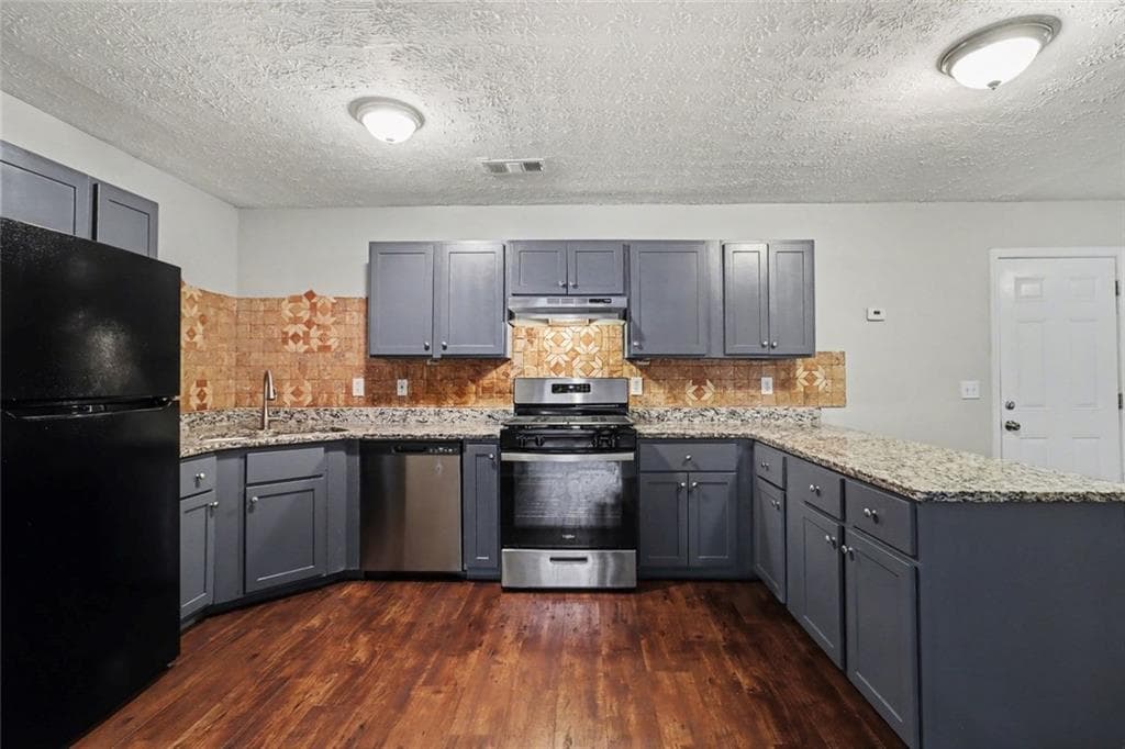6 bedroom, 4 bathroom, 3,650 sq ft single family residence under contract at 3699 Cameron Hills Place, Ellenwood, GA 30294 — photo 9
