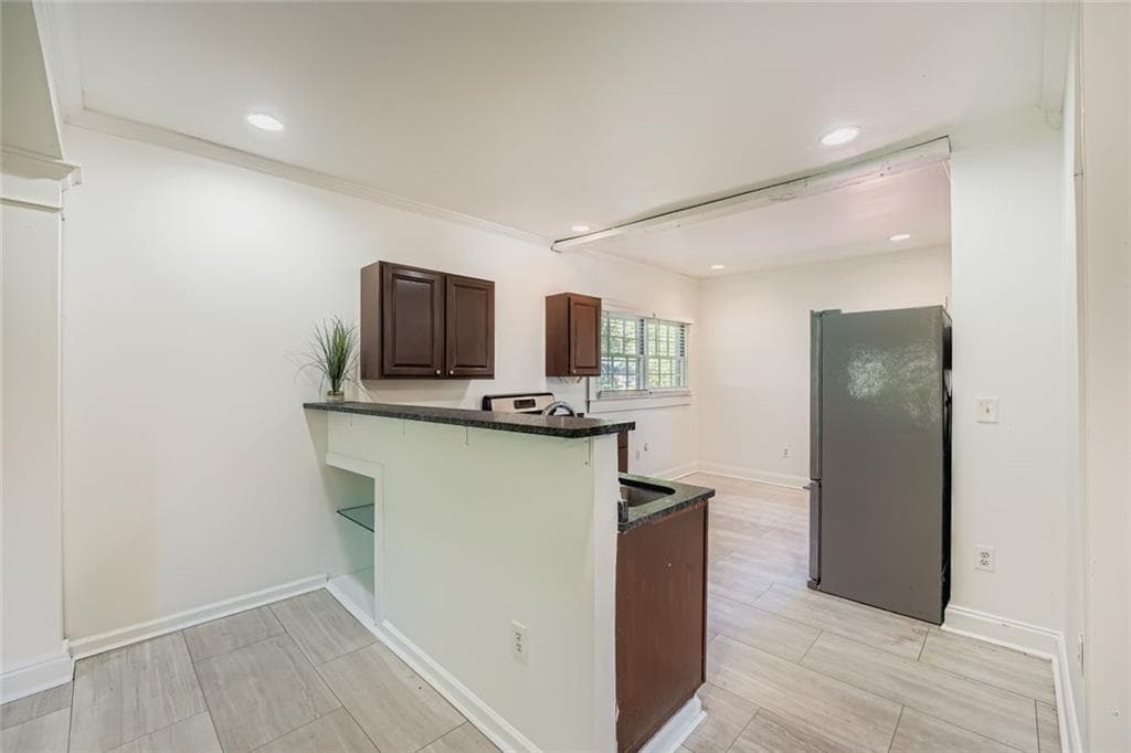 2 bedroom, 2 bathroom, 1,050 sq ft single family residence under contract at 511 Walnut Street, Hapeville, GA 30354 — photo 4