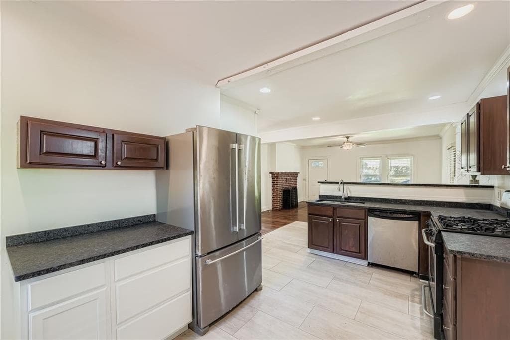2 bedroom, 2 bathroom, 1,050 sq ft single family residence under contract at 511 Walnut Street, Hapeville, GA 30354 — photo 5