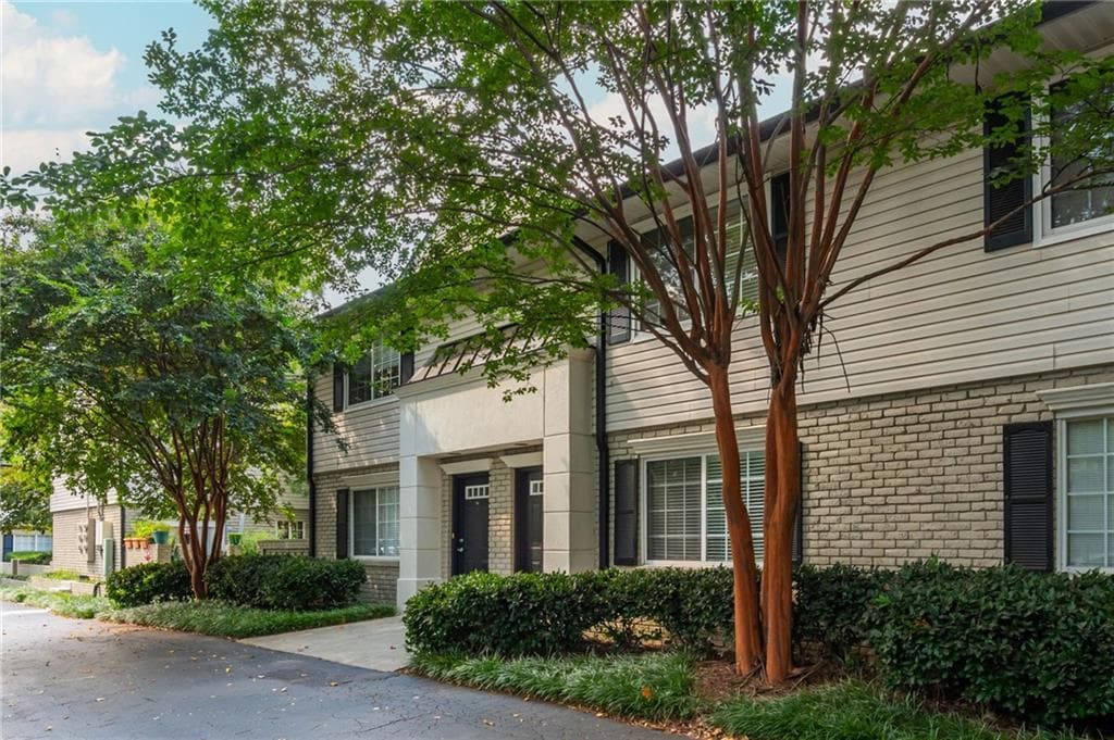 6940 Roswell Road B4, Sandy Springs, GA 30328 — most recent listing photo