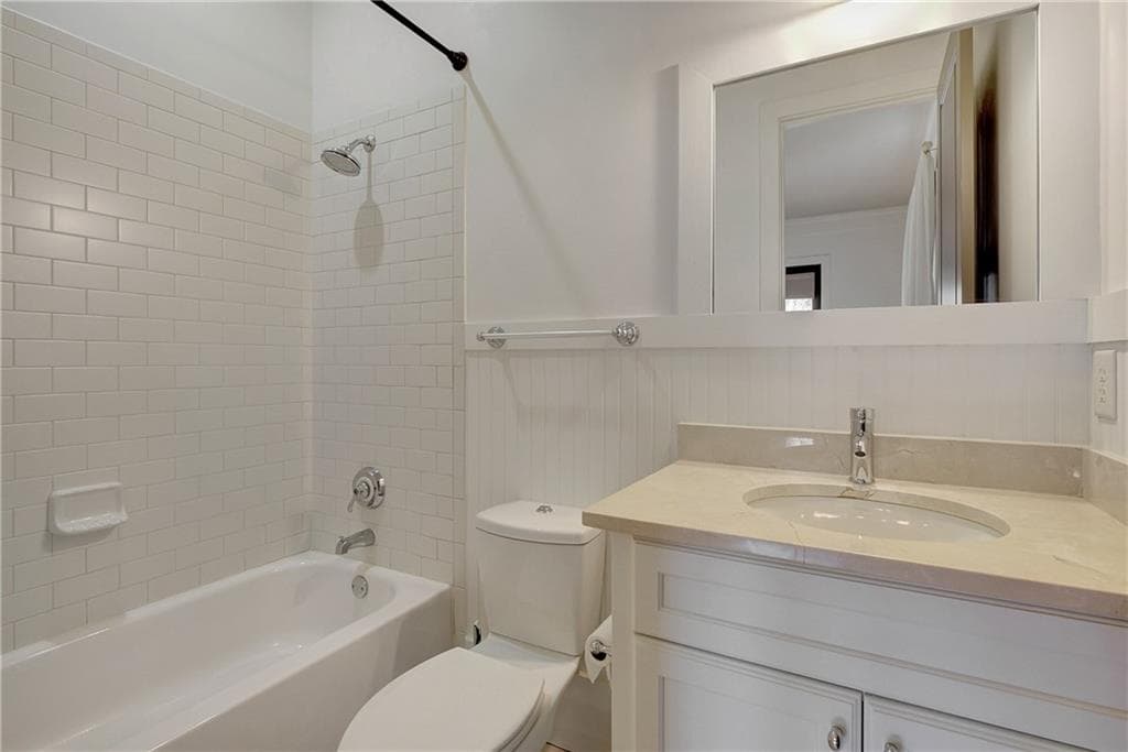 6 bedroom, 5 bathroom single family residence for rent at 10559 Serenbe Lane, Palmetto, GA 30268 for $8,000 a month — photo 7