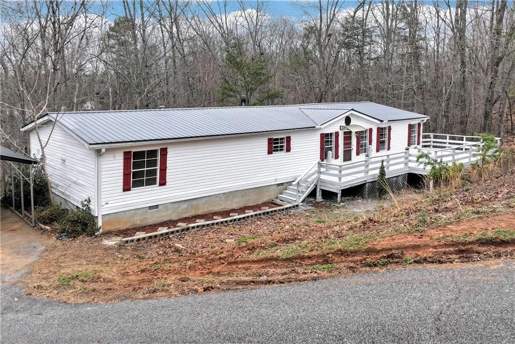 3 bedroom, 2 bathroom, 1,820 sq ft single family residence sold at 660 Shenandoah Drive, Dahlonega, GA 30533