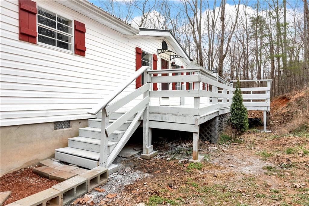 3 bedroom, 2 bathroom, 1,820 sq ft single family residence under contract at 660 Shenandoah Drive, Dahlonega, GA 30533 — photo 2