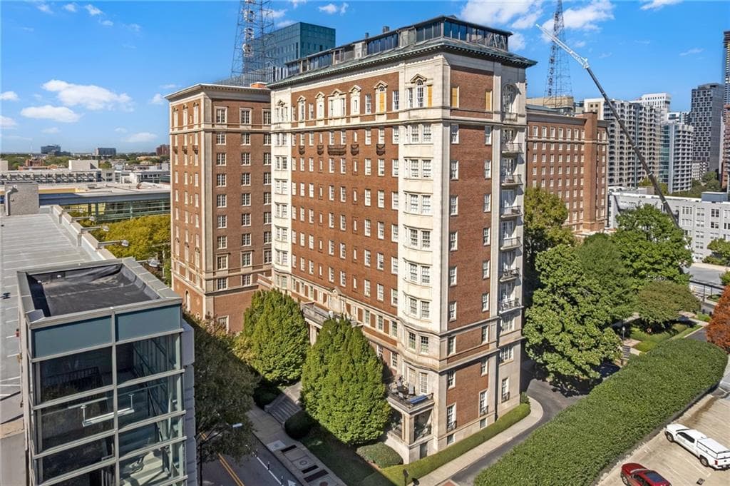 2 bedroom, 3 bathroom, 1,233 sq ft condominium sold at 30 5th Street 102, Atlanta, GA 30308
